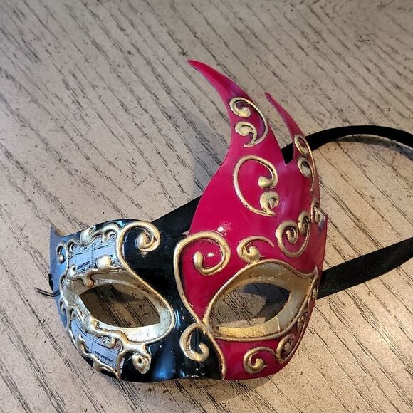 Black and red musical Note Masquerade mask 🖤❤️ - Picture 2 of 5